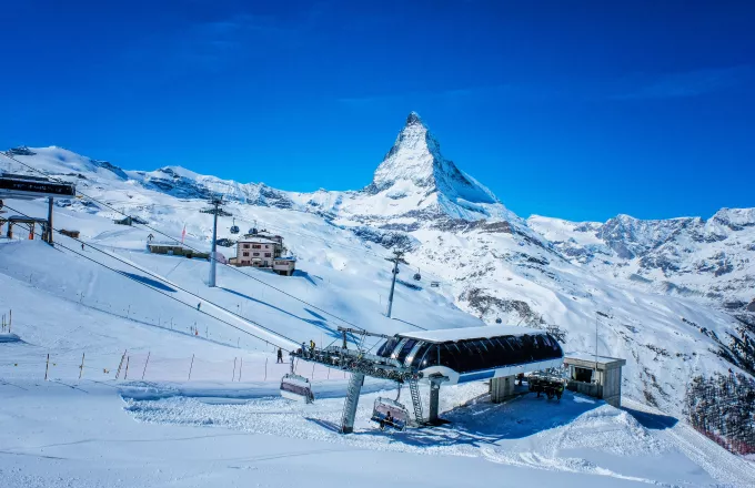 Αποκλεισμένοι 13.000 τουρίστες σε χιονοδρομικό κέντρο της Ελβετίας