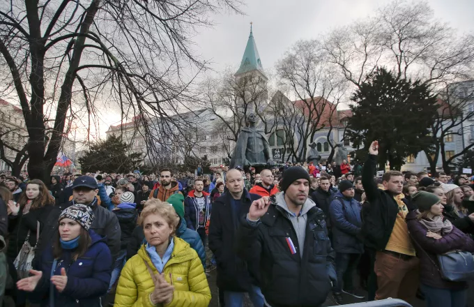 Συνεχίζονται οι διαδηλώσεις στη Σλοβακία παρά την παραίτηση Φίτσο