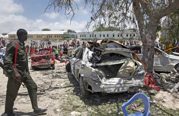 Τουλάχιστον 5 νεκροί και 21 τραυματίες από εκρήξεις στο Μογκαντίσου