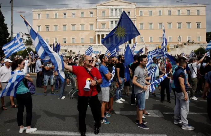 Συλλαλητήριο κατά της συμφωνίας για τη Μακεδονία στο Σύνταγμα