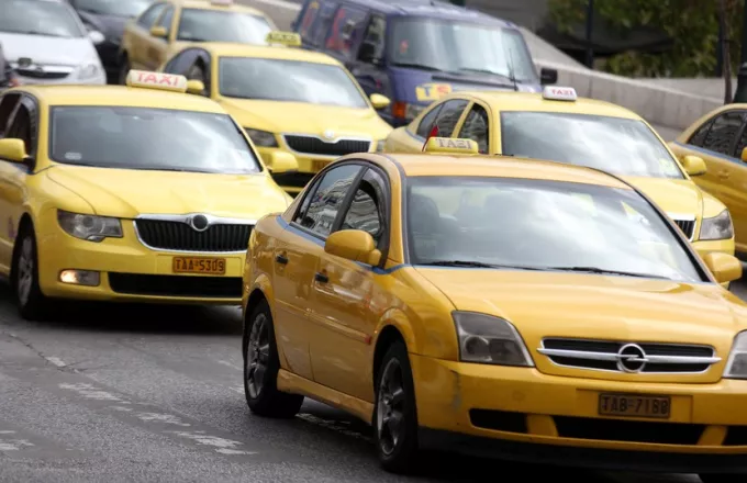 Ένταση μεταξύ οδηγών ταξί στο κέντρο– Στήριξη ΣΑΤΑ σε Σπίρτζη και Μαυραγάνη