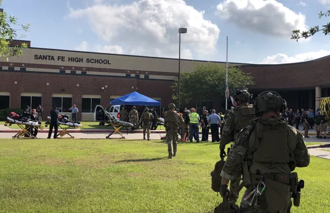 Οκτώ με 10 νεκροί σε επίθεση σε σχολείο του Τέξας, συνελήφθη ο δράστης(vid)