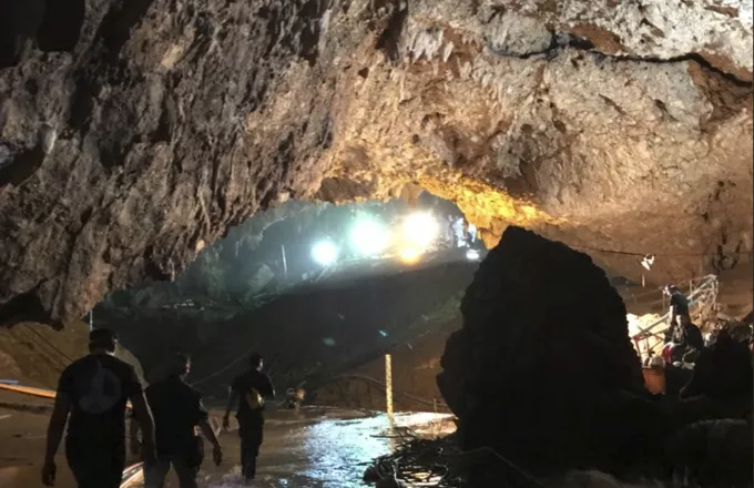 Διασώθηκαν και τα 12 παιδιά από το σπήλαιο στην Ταϊλάνδη