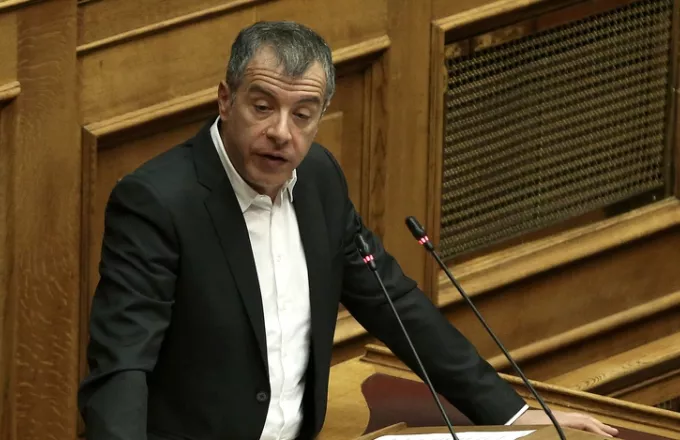 Θεοδωράκης: H βοήθεια στην πατρίδα δεν σημαίνει στήριξη στους ΣΥΡΙΖΑ/ΑΝΕΛ