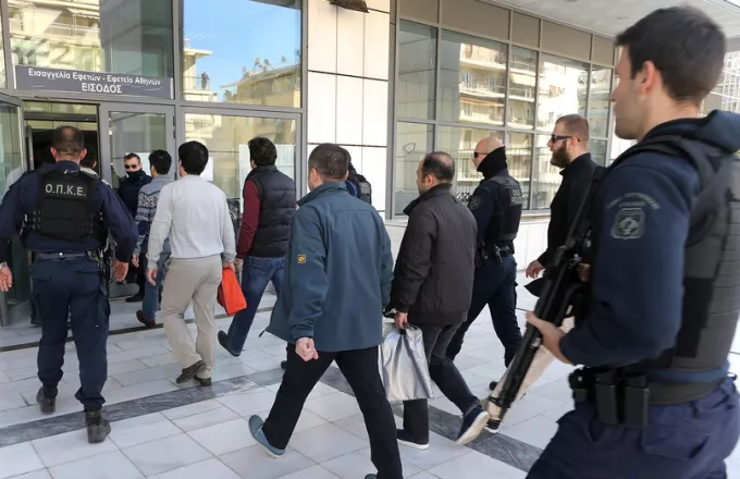 Άσυλο για να φύγουν από την Ελλάδα οι 8 Τούρκοι ζητούν οι δικηγόροι τους