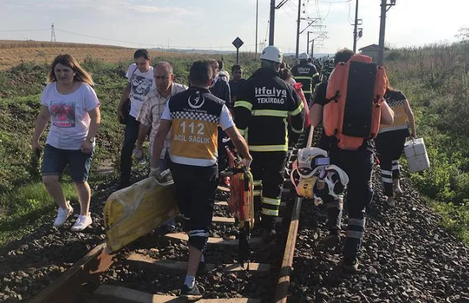 Εκτροχιασμός τρένου στην Τουρκία. Τουλάχιστον 10 οι νεκροί (βίντεο)