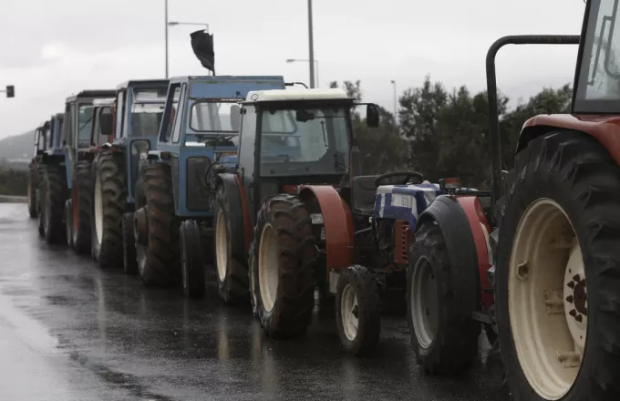 Σε νέες κινητοποιήσεις προσανατολίζονται οι αγρότες από τον Ιανουάριο