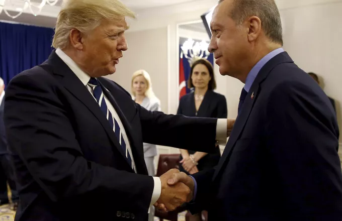 Ο Τραμπ χτυπά την Τουρκία διπλασιάζοντας τους δασμούς