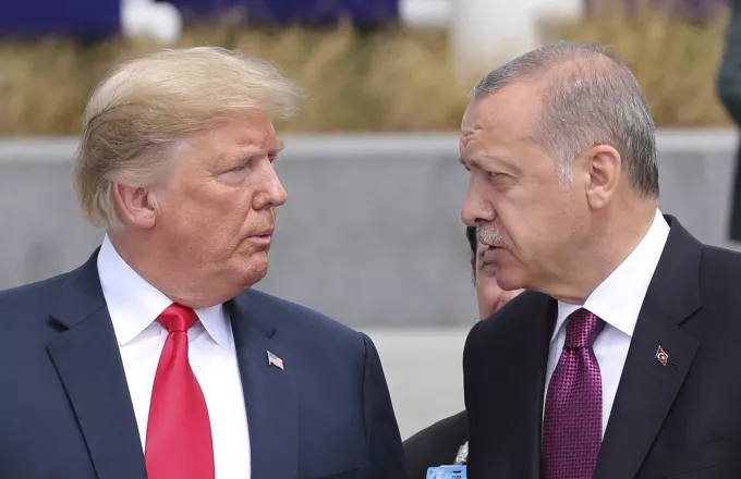 Ο Τραμπ απειλεί την Τουρκία με «μεγάλες κυρώσεις» λόγω του πάστορα Μπράνσον