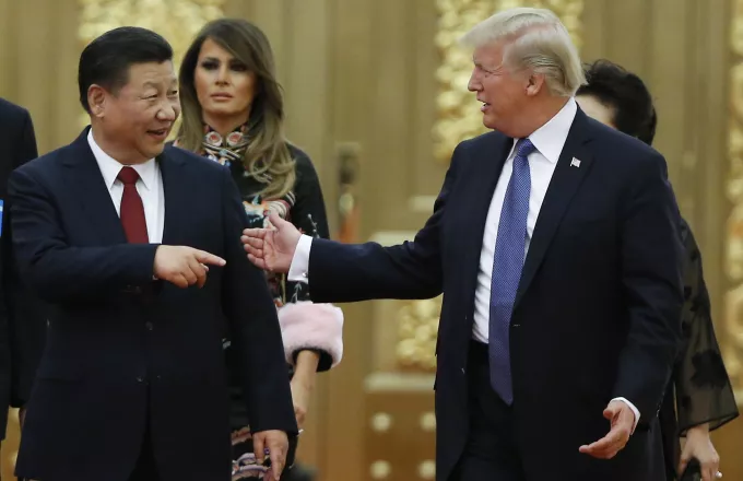 Πιο κοντά σε εμπορικό πόλεμο: Η Κίνα απαντά με αντίποινα στον Τραμπ