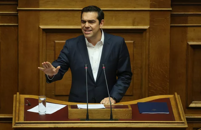 Συμβιβαστικό μήνυμα Τσίπρα προς θεσμούς για το χρέος ενόψει Eurogroup
