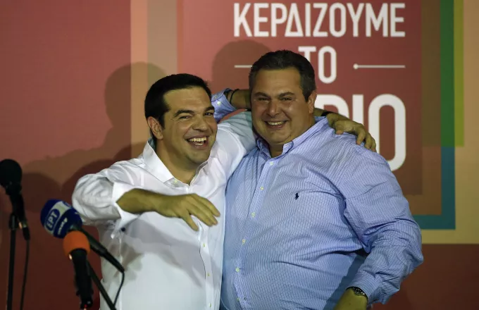 Applebaum: Η Ελλάδα κυβερνάται από ακροδεξιούς και ακροαριστερούς λαϊκιστές