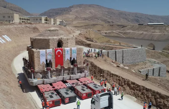 Τουρκία: Γιγαντιαία επιχείρηση μεταφοράς μεσαιωνικού χαμάμ (βίντεο . φωτό)
