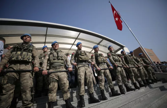 Ο τουρκικός στρατός ενισχύεται με περισσότερες από 40.000 προσλήψεις