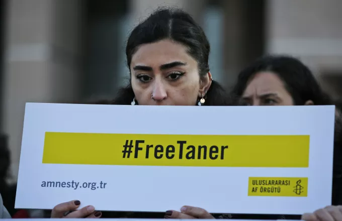 Η Τουρκία αποφυλακίζει και τον τοπικό επικεφαλής της Διεθνούς Αμνηστίας