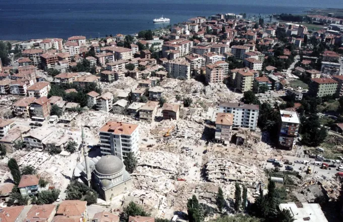 Πρόβλεψη για 30.000 νεκρούς αν τα 7,5 Ρίχτερ χτυπήσουν την Κωνσταντινούπολη
