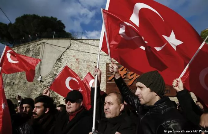 ΕΕ για Τουρκία: Θετική, αλλά ανεπαρκής, η άρση κατάστασης εκτάκτου ανάγκης 