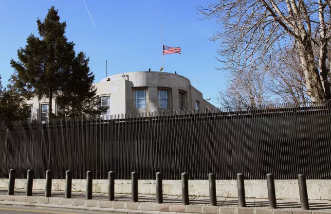 Ξαναρχίζει τις χορηγήσεις βίζα η αμερικανική πρεσβεία στην Τουρκία