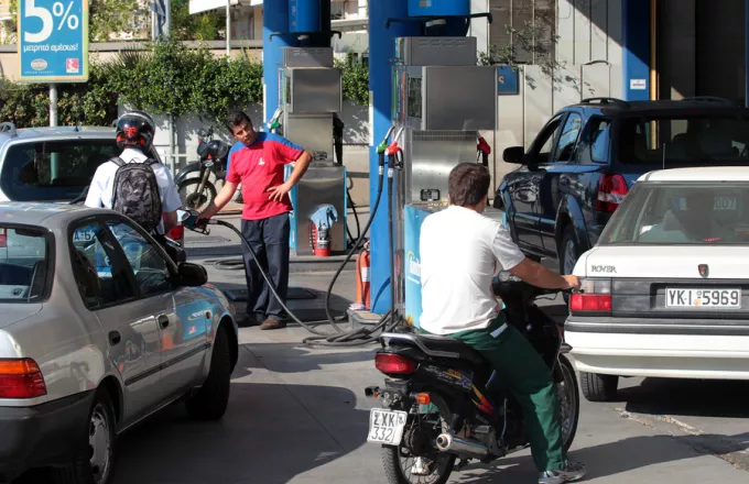 Οι 17 νομοί που εισηγείται πλαφόν στις τιμές αμόλυβδης βενζίνης η ΡΑΕ