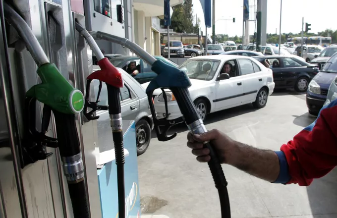 Τα 2 ευρώ αγγίζουν οι τιμές της βενζίνης σε Κυκλάδες και Δωδεκάνησα