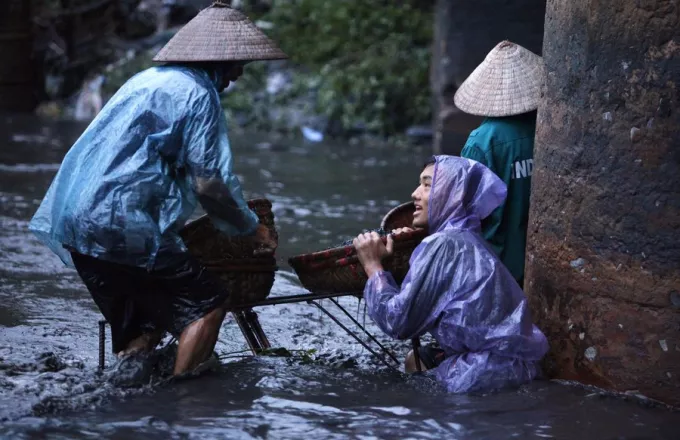 Δεκαπέντε νεκροί και τεράστιες καταστροφές από νέες πλημμύρες στο Βιετνάμ