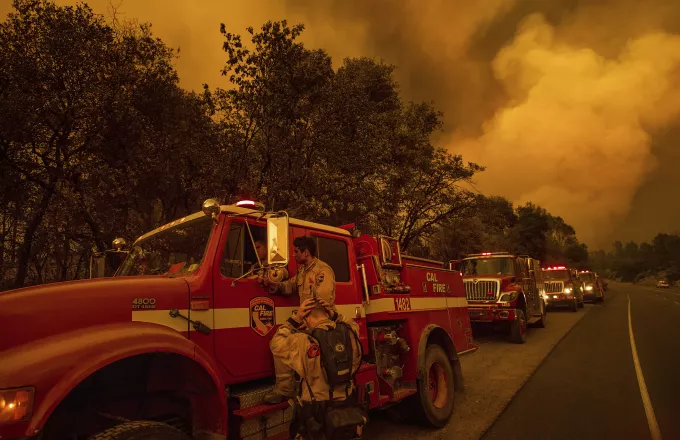 Καλιφόρνια: Εκκένωση χιλιάδων κατοίκων εξαιτίας επέκτασης της πυρκαγιάς