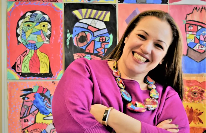 Η καλύτερη δασκάλα στον κόσμο Άντρια Ζαφειράκου φέρνει τις τέχνες στα σχολεία