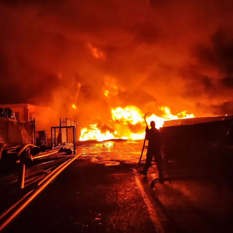 Στιγμιότυπο από τη φωτιά στον Ασπρόπυργο.