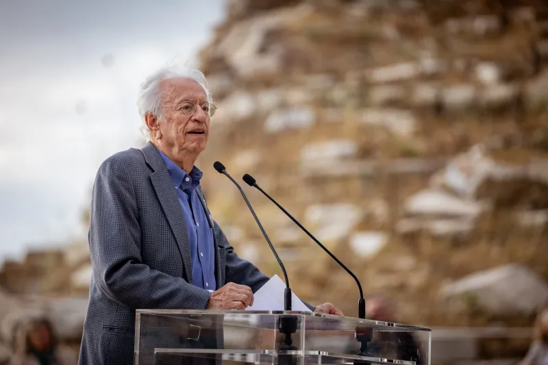 Ο ακαδημαϊκός Σταμάτης Κριμιζής υποστηρίζει την πρωτοβουλία από τα πρώτα της βήματα  © WHF/Stephan Talneau