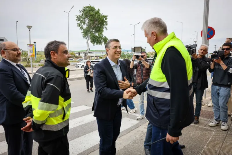 Απόστολςο Τζιτζικώστας