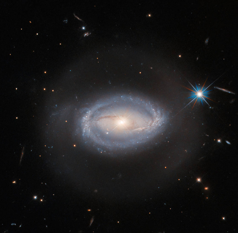 Το Hubble της NASA βλέπει ένα συναρπαστικό ενεργό γαλαξία