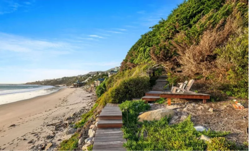 Η Κιμ Καρντάσιαν αγόρασε την έπαυλη της Σίντι Κρόφορντ 