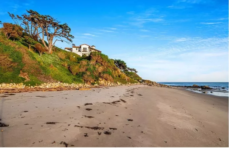 Η Κιμ Καρντάσιαν αγόρασε την έπαυλη της Σίντι Κρόφορντ 