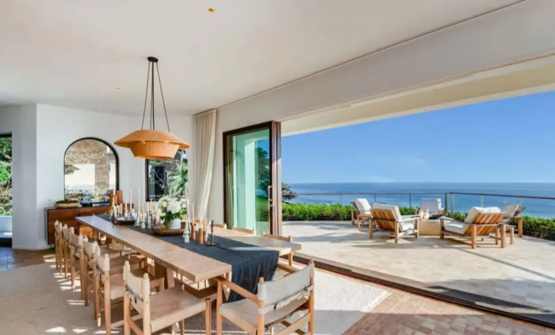 Η Κιμ Καρντάσιαν αγόρασε την έπαυλη της Σίντι Κρόφορντ 