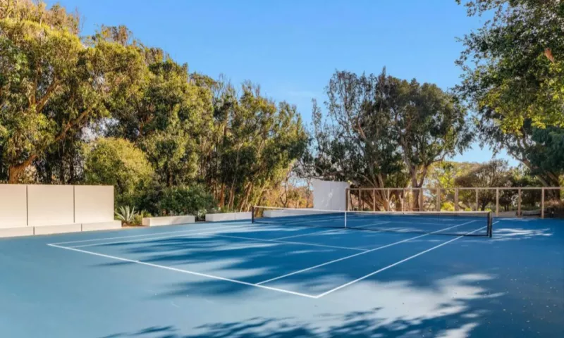 Η Κιμ Καρντάσιαν αγόρασε την έπαυλη της Σίντι Κρόφορντ 