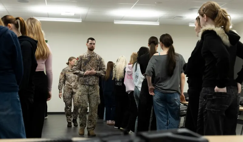 Μαθήματα οπλοχρησίας στη Λετονία