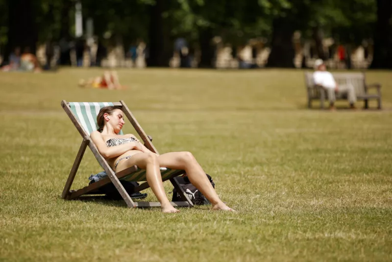 Ηλιοθεραπεία στο πάρκο St James.