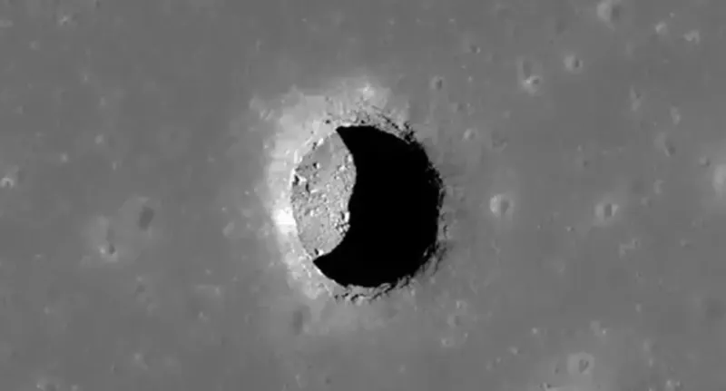 Σπηλιές στο φεγγάρι