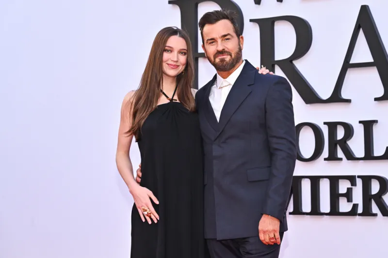 Τζάστιν Θερού-Νικόλ Μπράιντον Μπλουμ