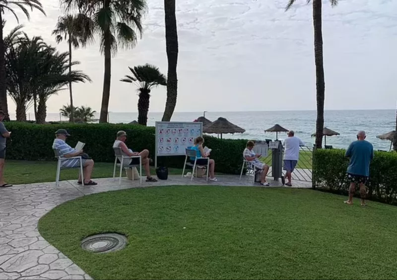 Η «μάχη» της ξαπλώστρας 