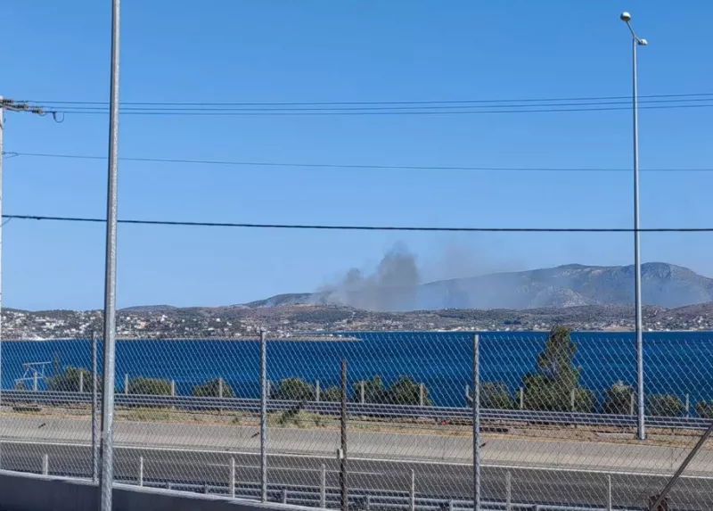 Φωτιά στη Σαλαμίνα