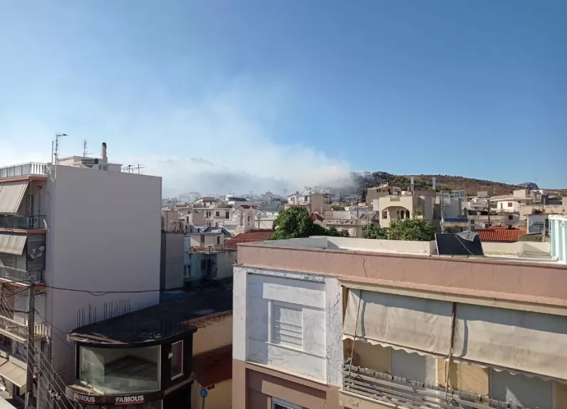 Φωτιά στη Σαλαμίνα