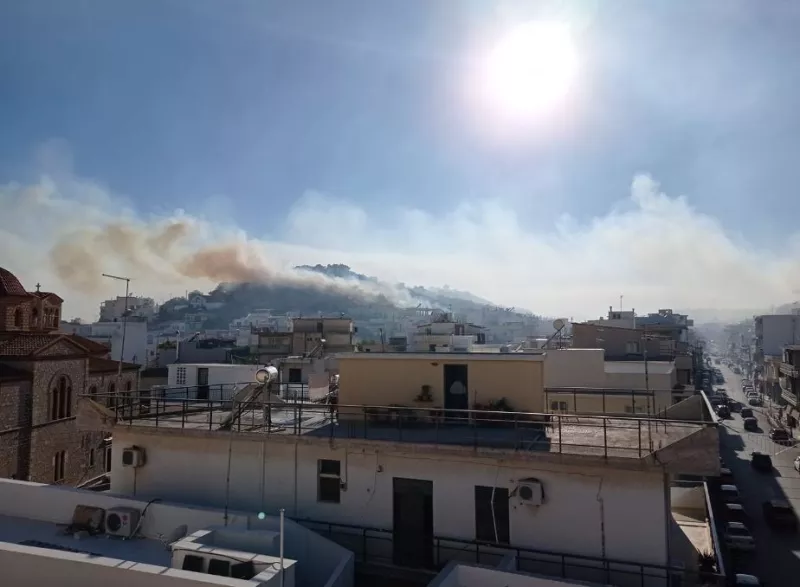 Φωτιά στη Σαλαμίνα