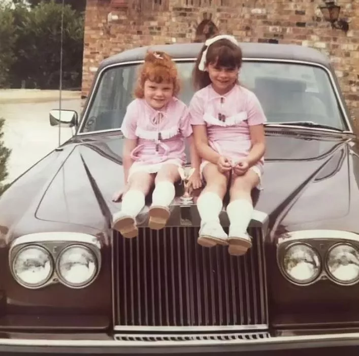 H Victoria Beckham με την αδερφή της 