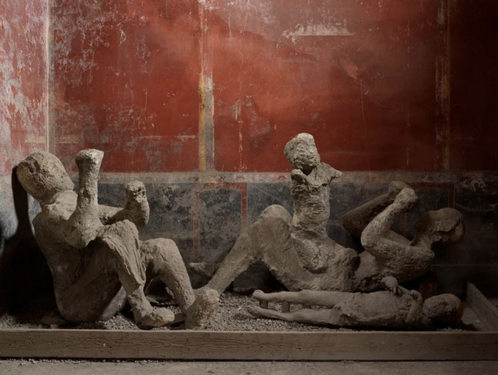 Γύψινα εκμαγεία τεσσάρων μορφών στο House of the Golden Bracelet