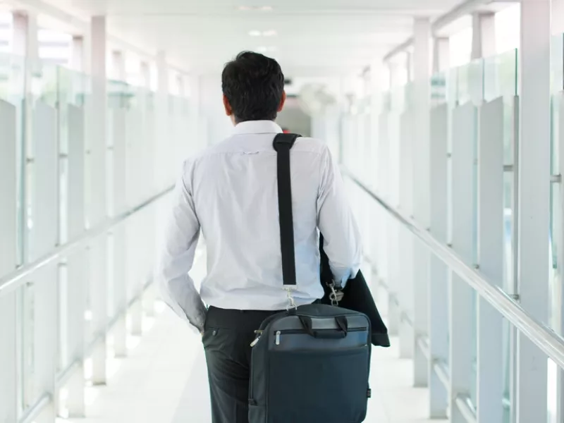 Brain drain: Η ανοιχτή πληγή της Ελλάδας - Τι δηλώνουν οι «πρωταγωνιστές»