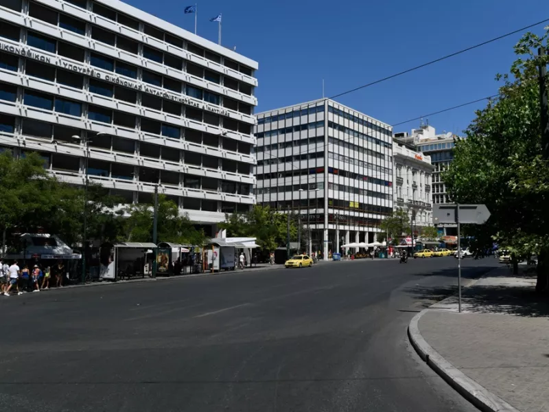 Κυκλοφοριακές ρυθμίσεις στο κέντρο της Αθήνας λόγω της κηδείας Σαρτζετάκη 