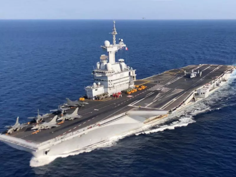 Η Γαλλία στέλνει το αεροπλανοφόρο Σαρλ ντε Γκολ για τις επιχειρήσεις στη Μέση Ανατολή