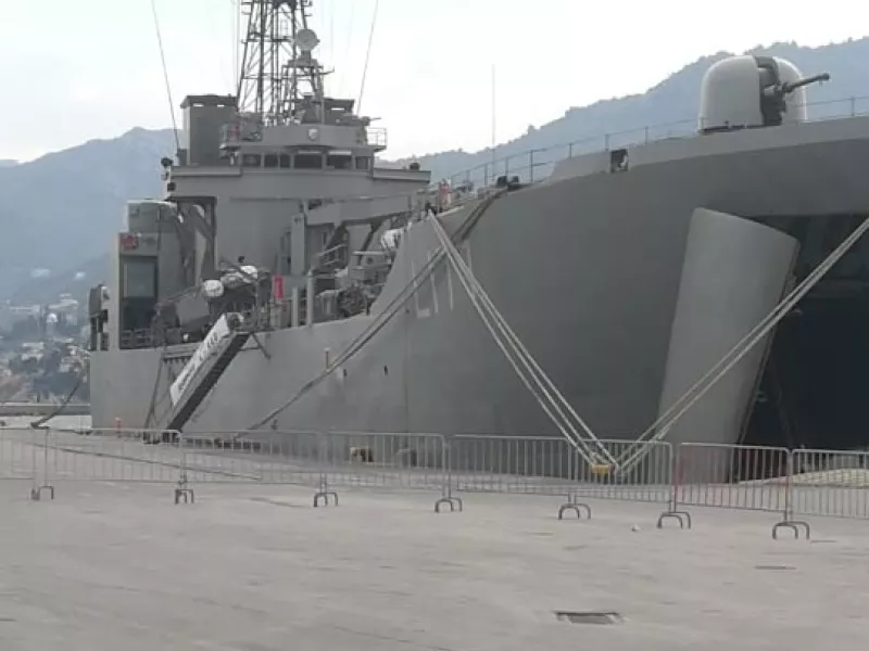 Λέσβος: 80 πρόσφυγες και μετανάστες ταυτοποιήθηκαν και μεταφέρθηκαν στο αρματαγωγό «Ρόδος»