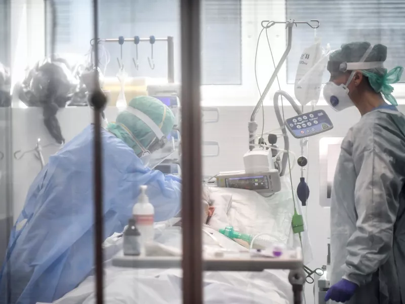 Κορωνοϊός-Ελλάδα: 5.889 κρούσματα, 81 νεκροί, 709 διασωληνωμένοι (πίνακες)